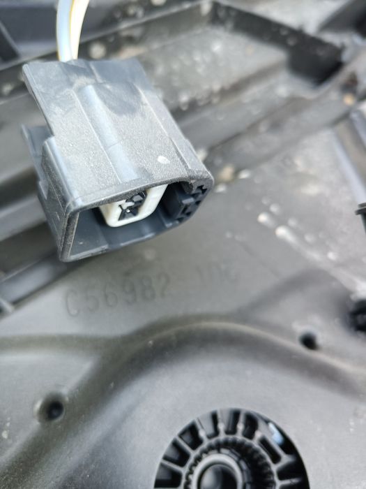 Macara geam dreapta față Ford fiesta mk8 2019
