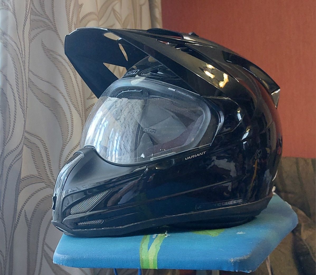 Продам шлем на мотоцикл