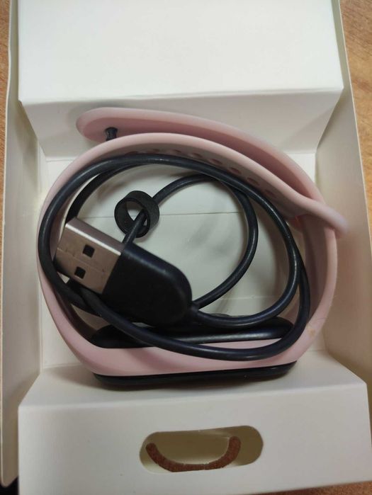 Mi Smart Band 6 + 45 гривни за него в най различни цвитове.