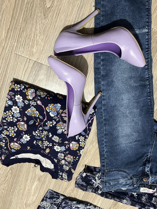 Поодам пакет с одеждой