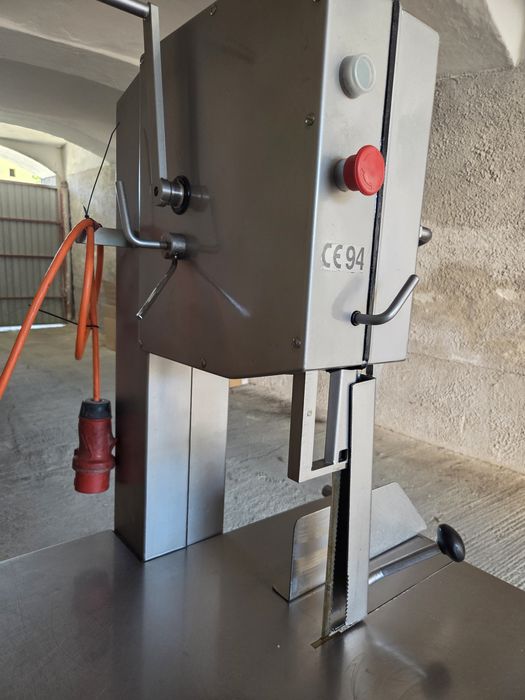 Banzik banzic taiat oase carmangerie macelarie