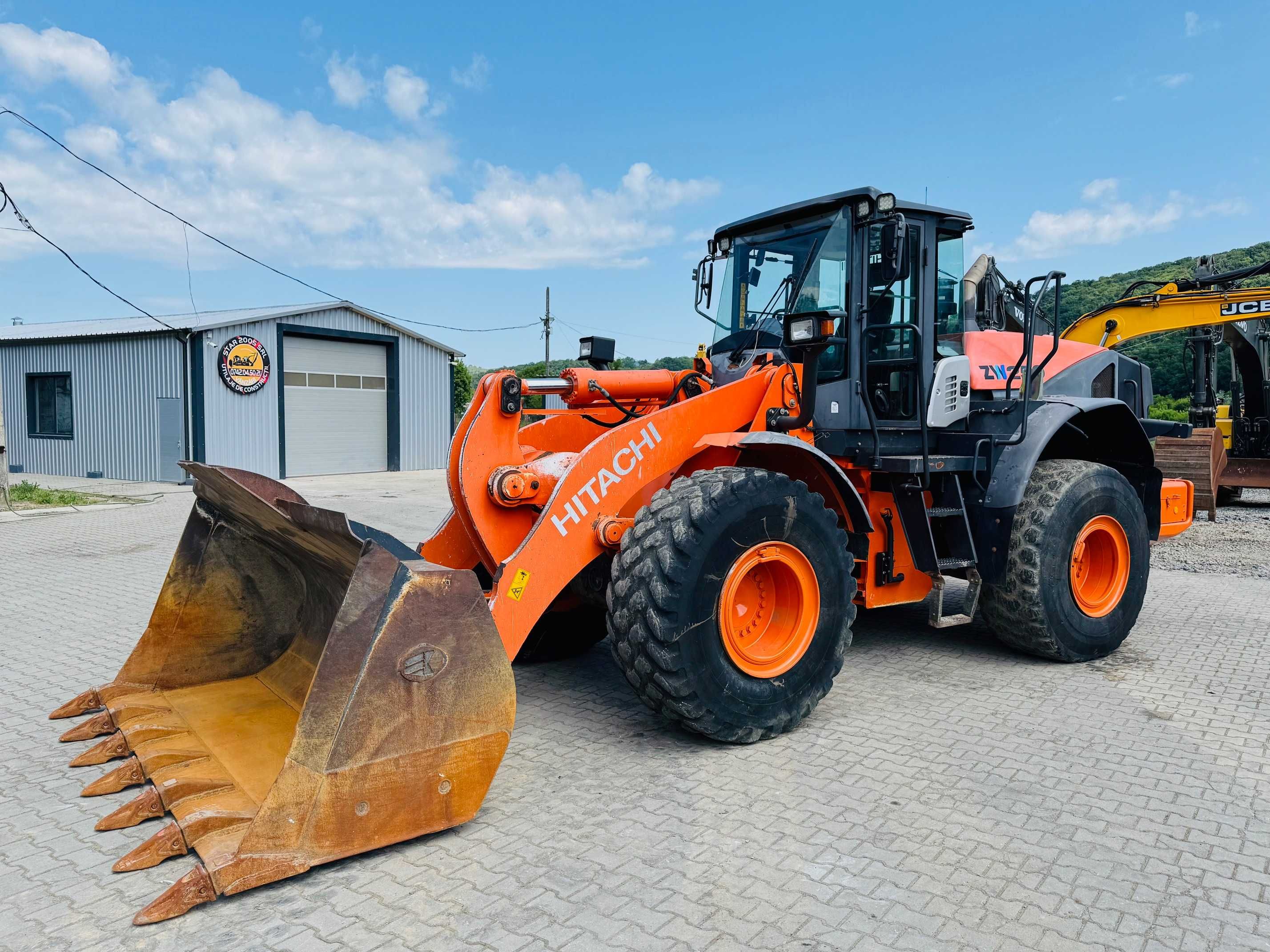 Incarcator frontal Hitachi ZW 250, an 2014, 22 tone, cupa 4 mc, TOP