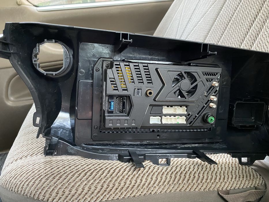 Магнитола Хайлюкса штатная