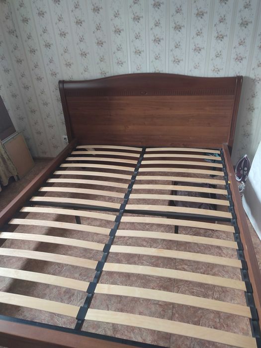 кровать б у,  б/у с матрасом  дву спальная 210 на 168 размер