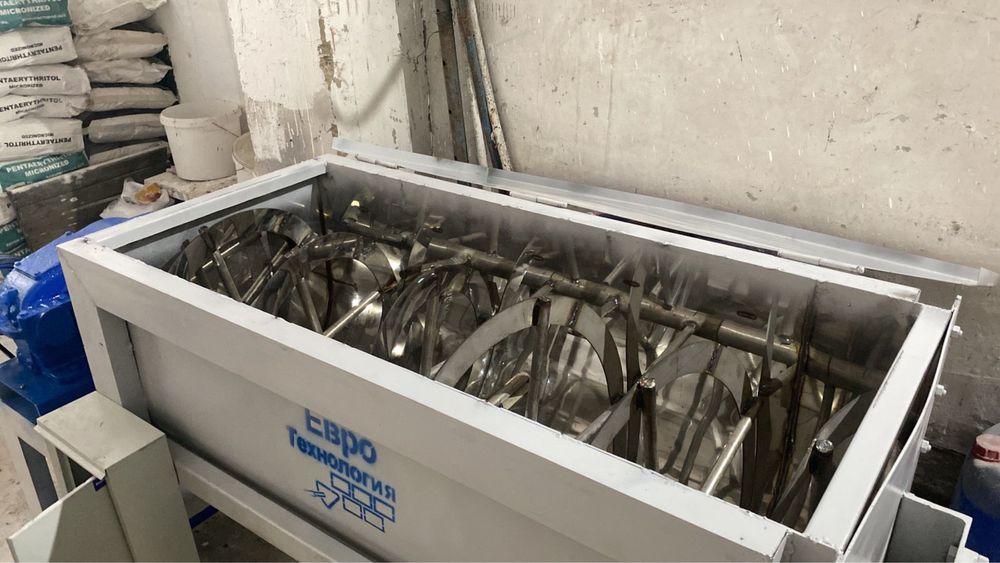 Станок для замеса мастики травертина