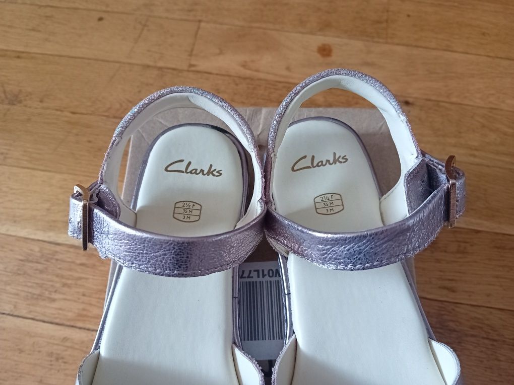 Clarks сребристо розови официални кожени сандали номер 35