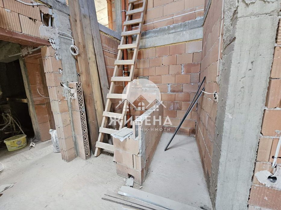 Продавам нов 3-стаен мезонет, кв. Погребите, площ 124 кв.м