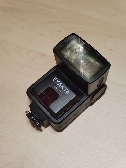 Вспышка Exakta AF 300 TTL для плёночных Canon и других производителей