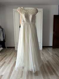 Платье свадебное с фатой