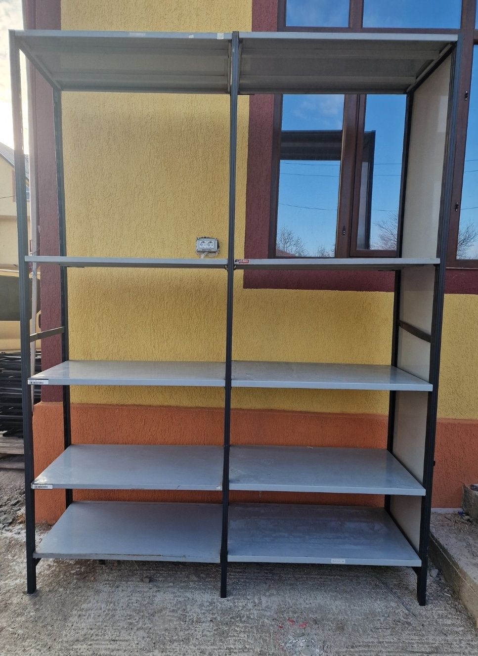 Rafturi metalice depozitare marfa scule piese materiale