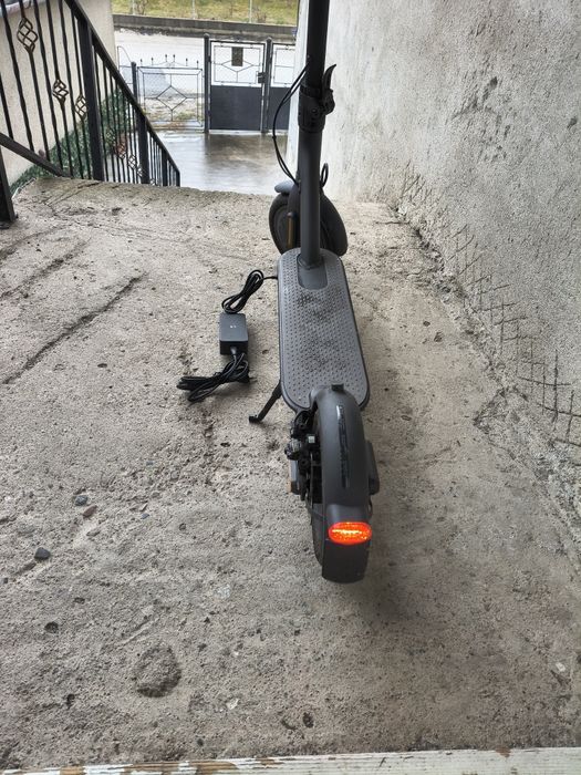 Vând trotinetă electrica Mi Electric Scooter Pro2