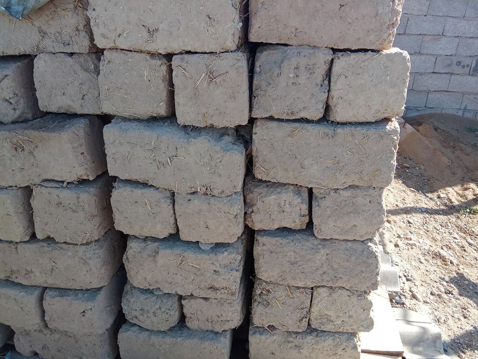 Продётся Саманный кирпич