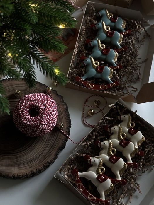 Елочные игрушки в виде лошадок