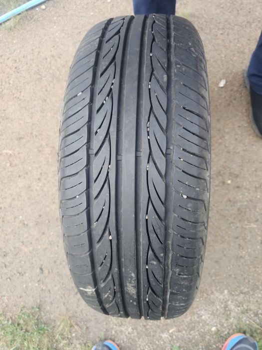 Продам  резину летнию . 205*60 R16 made in Korea