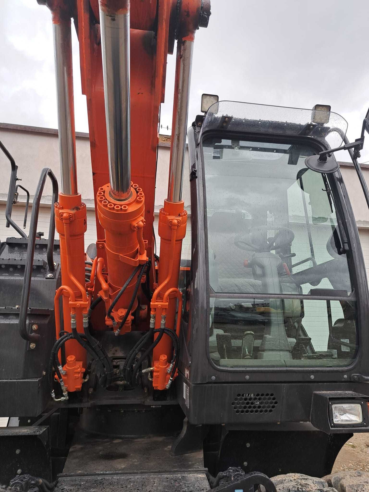 Excavator mobil Hitachi ZX140 W-5B 2000 ore