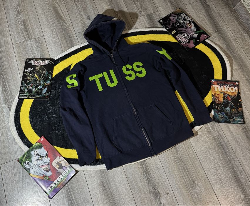 Зипку Stussy.