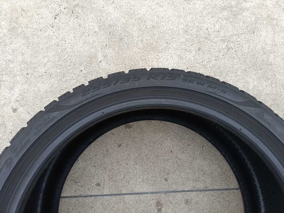 Doua anvelope iarna 255 35 19 pirelli p zero winter 7 mm 4420