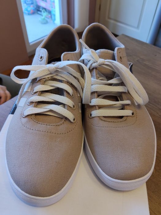 Гуменки Adidas,43 номер,нови