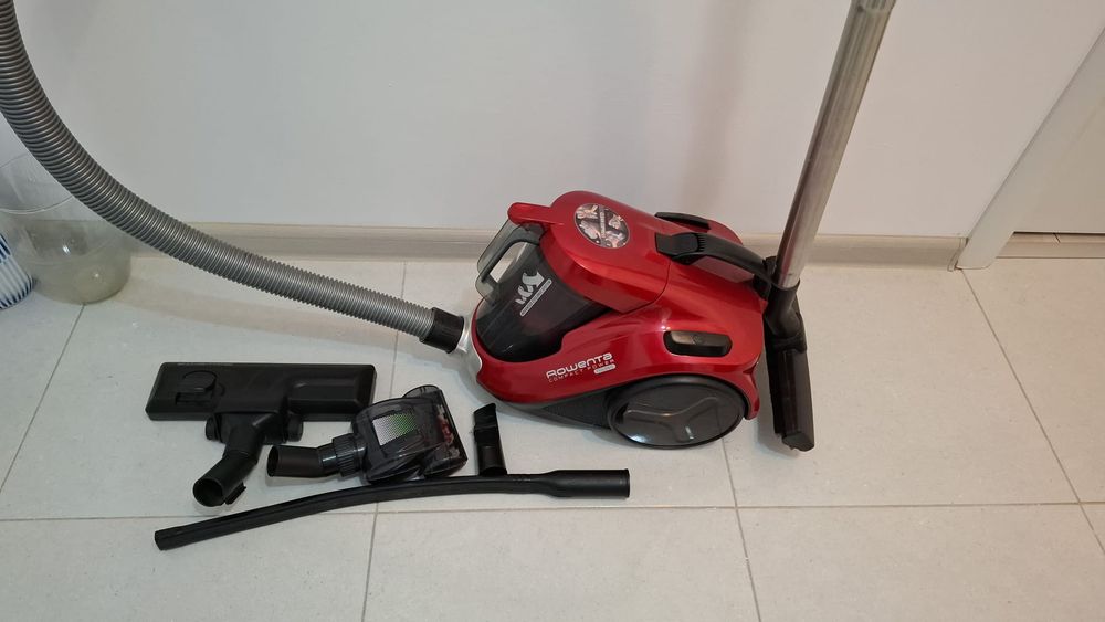 Aspirator fără sac  Rowenta compact turbo 750W ,1,5 l.
