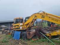 Excavatot JCB JS160 2001 pneuri cu defect