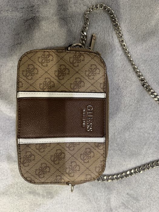 Чисто нова Guess