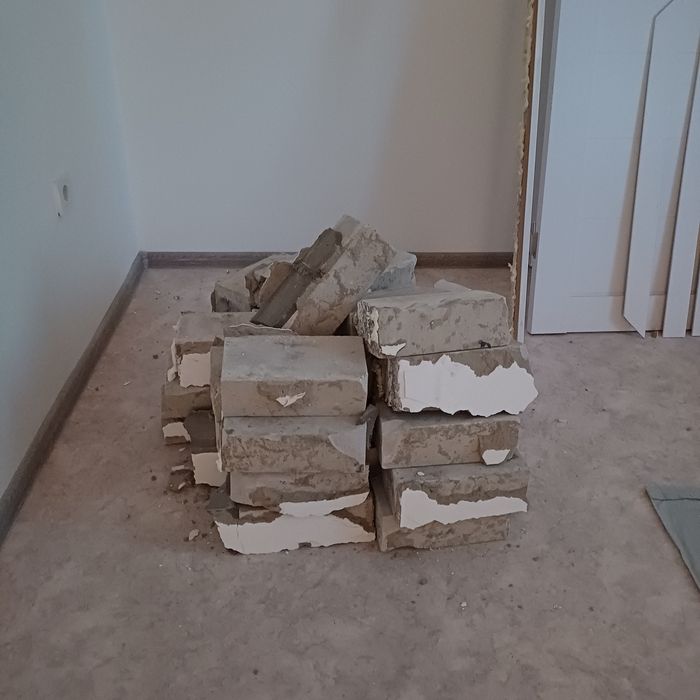 Отдам кирпичей силикатные