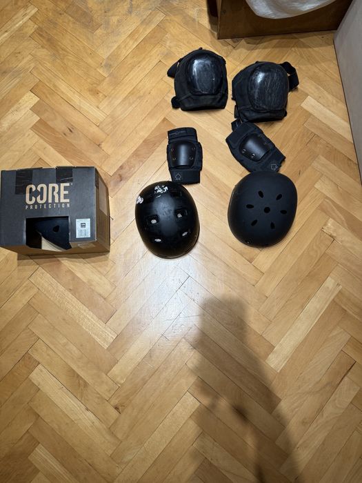 Наколенки, каски и налакътници