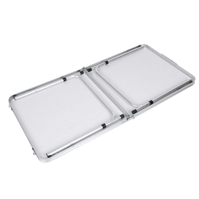 Качествена къмпинг маса в ново състояние