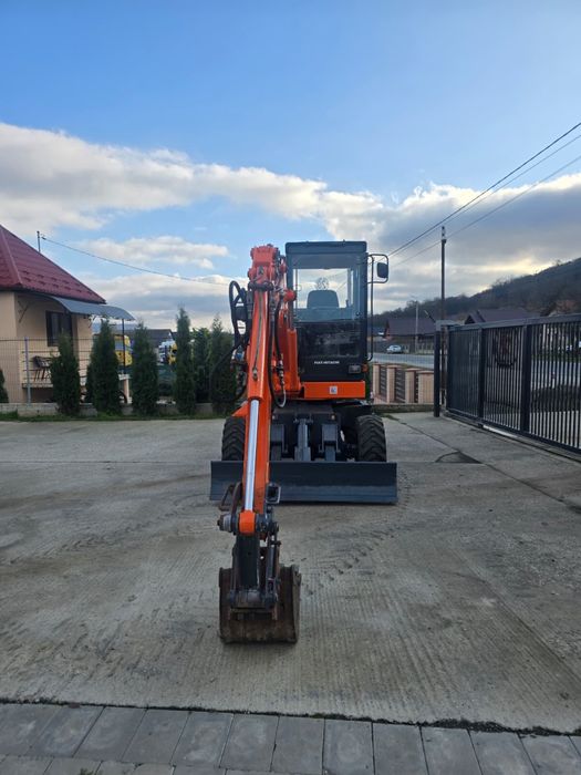 Vand miniexcavator Fiat Hitachi de 5 tone pe roti