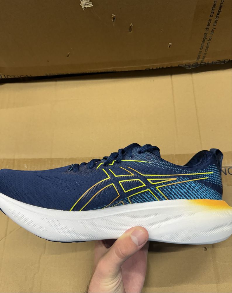 Обувки asics