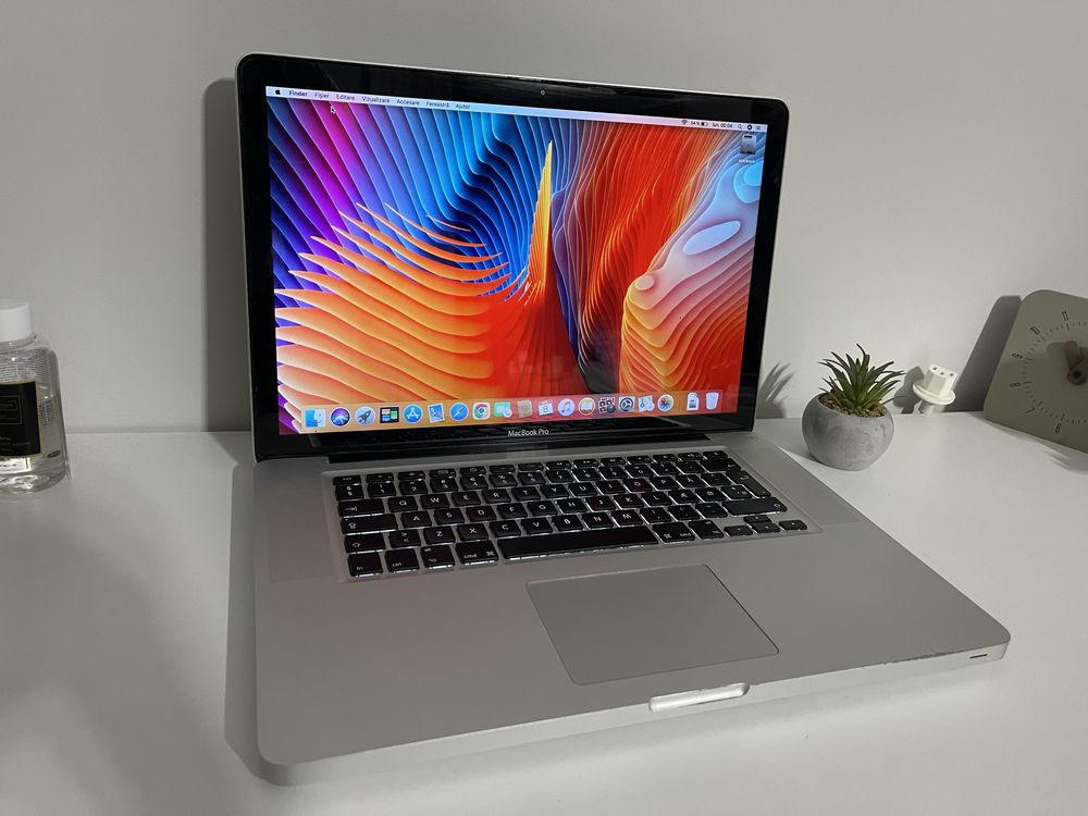 Laptop MacBook Pro, i7, 250GB SSD, 15,6 inch, stare foarte buna