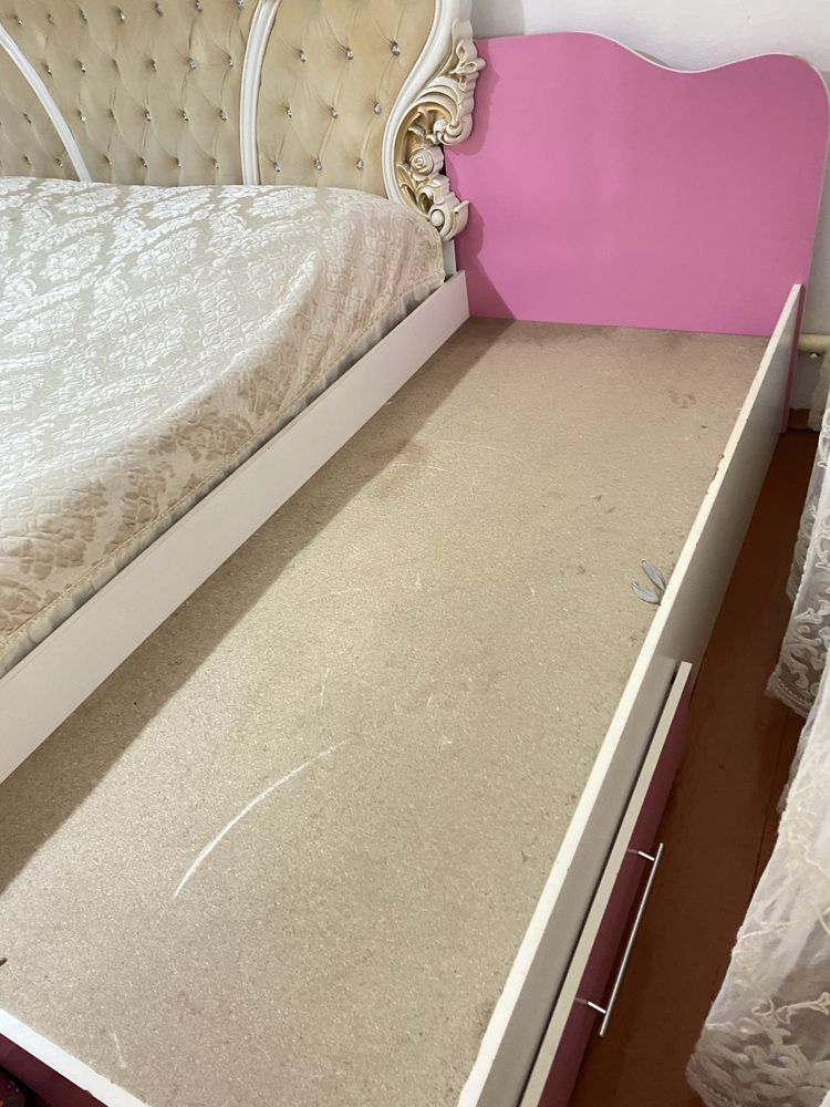 Детский  розовый кровать