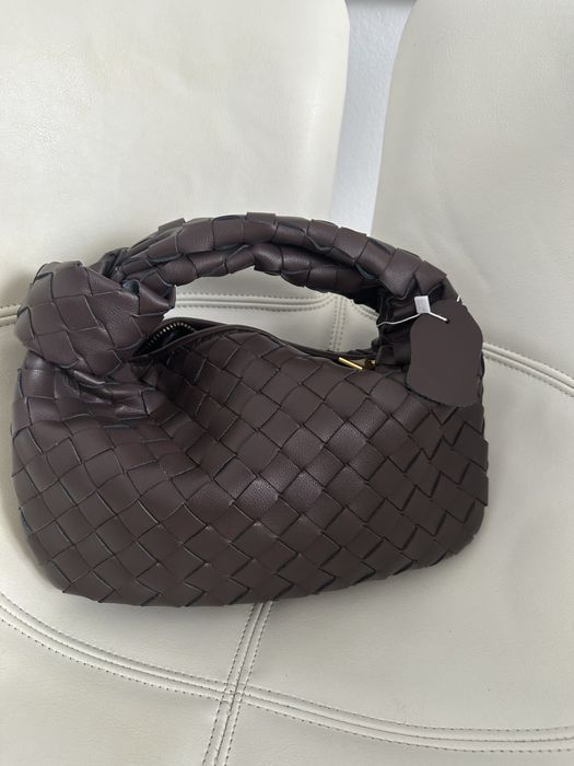 Чанта по модел на Bottega Veneta