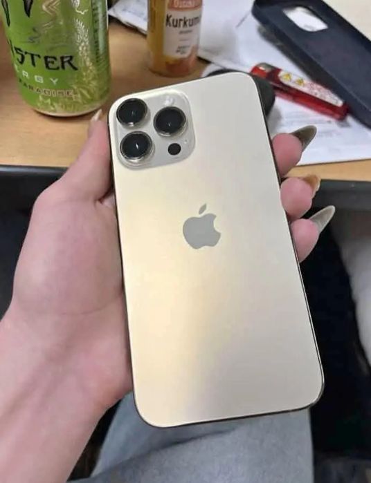 Se vinde IPhone 14 Pro Max liber de rețea 512GB impecabil