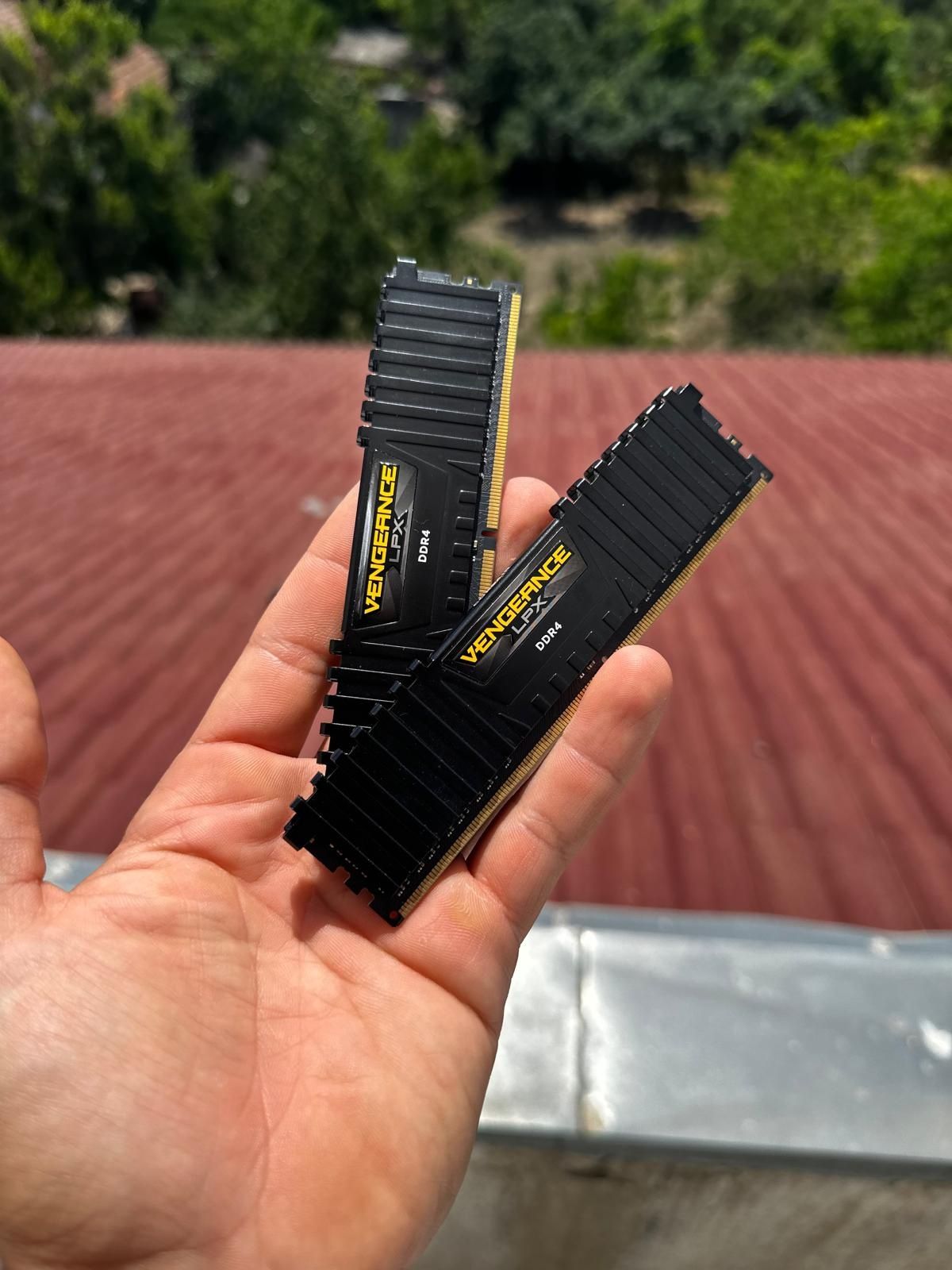 KIT Memorii RAM CORSAIR Vengeance LXP BLACK, 2x8GB, DDR4, 3200MHz NOU