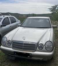 Mercedes Benz 210 pentru dezmembrat