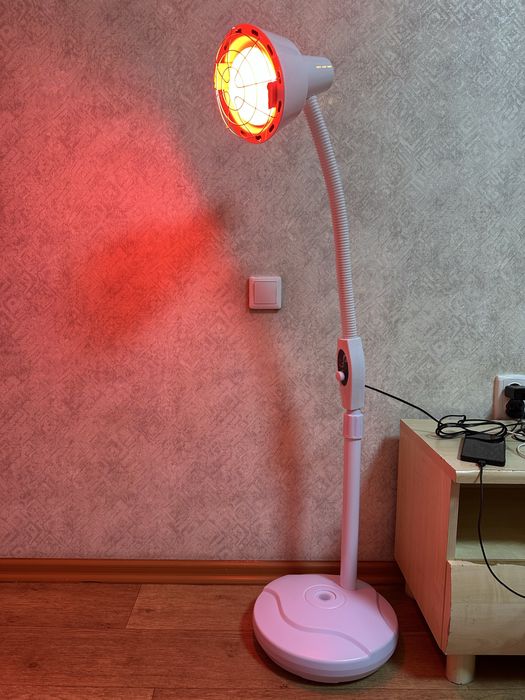 Инфракрасная лампа для физиолечения ,для массажа