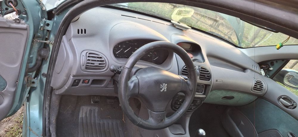 Dezmembrez Peugeot 206 2l hdi kilometri 145000