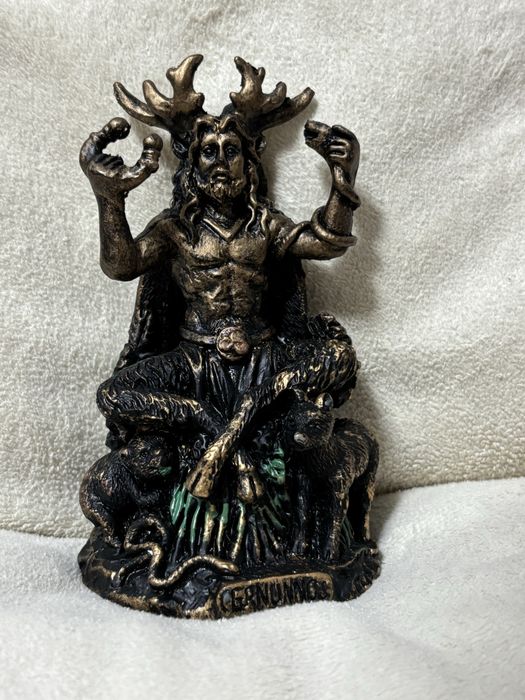 Statuete din rășină