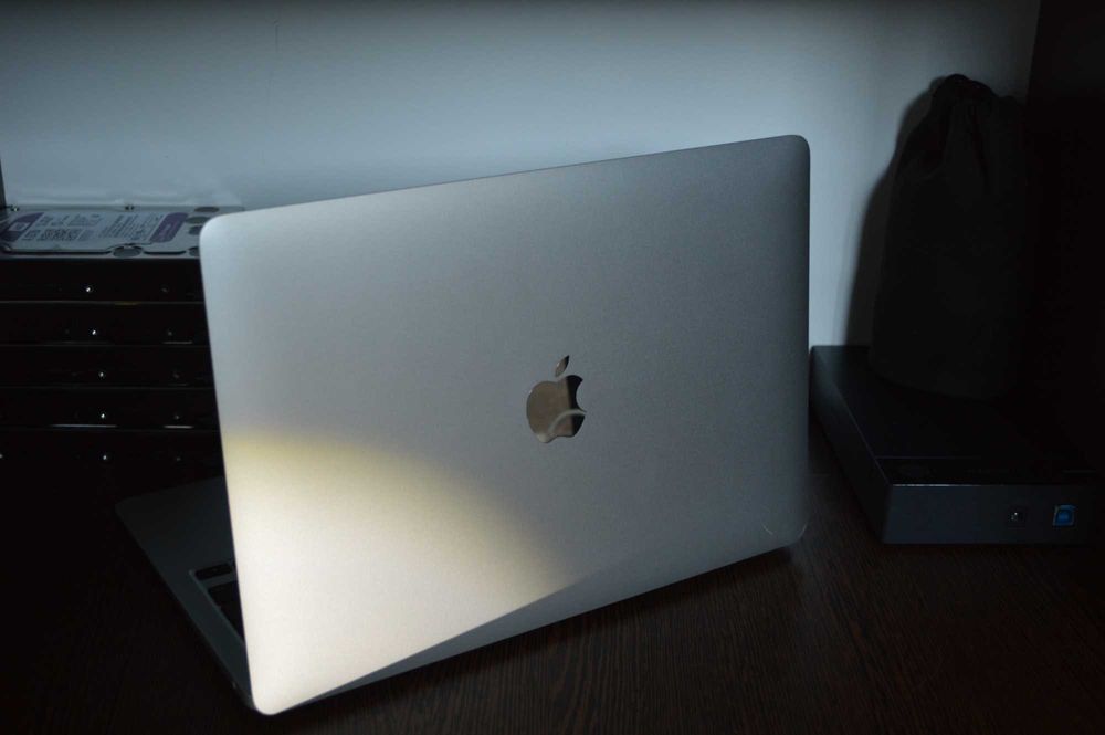 Apple MacBook Air M1 13-Inch Silver/-256gb/-8gb/-88-Cycle/61W-Charger/