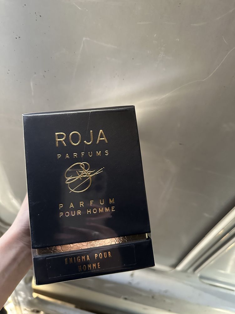 Roja enigma pour homne