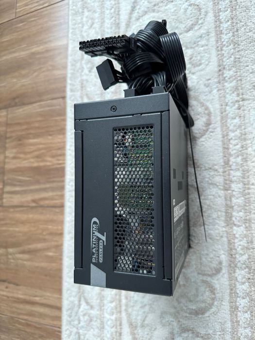 Vand sursa alimentare fanless Platinum Seasonic 520W