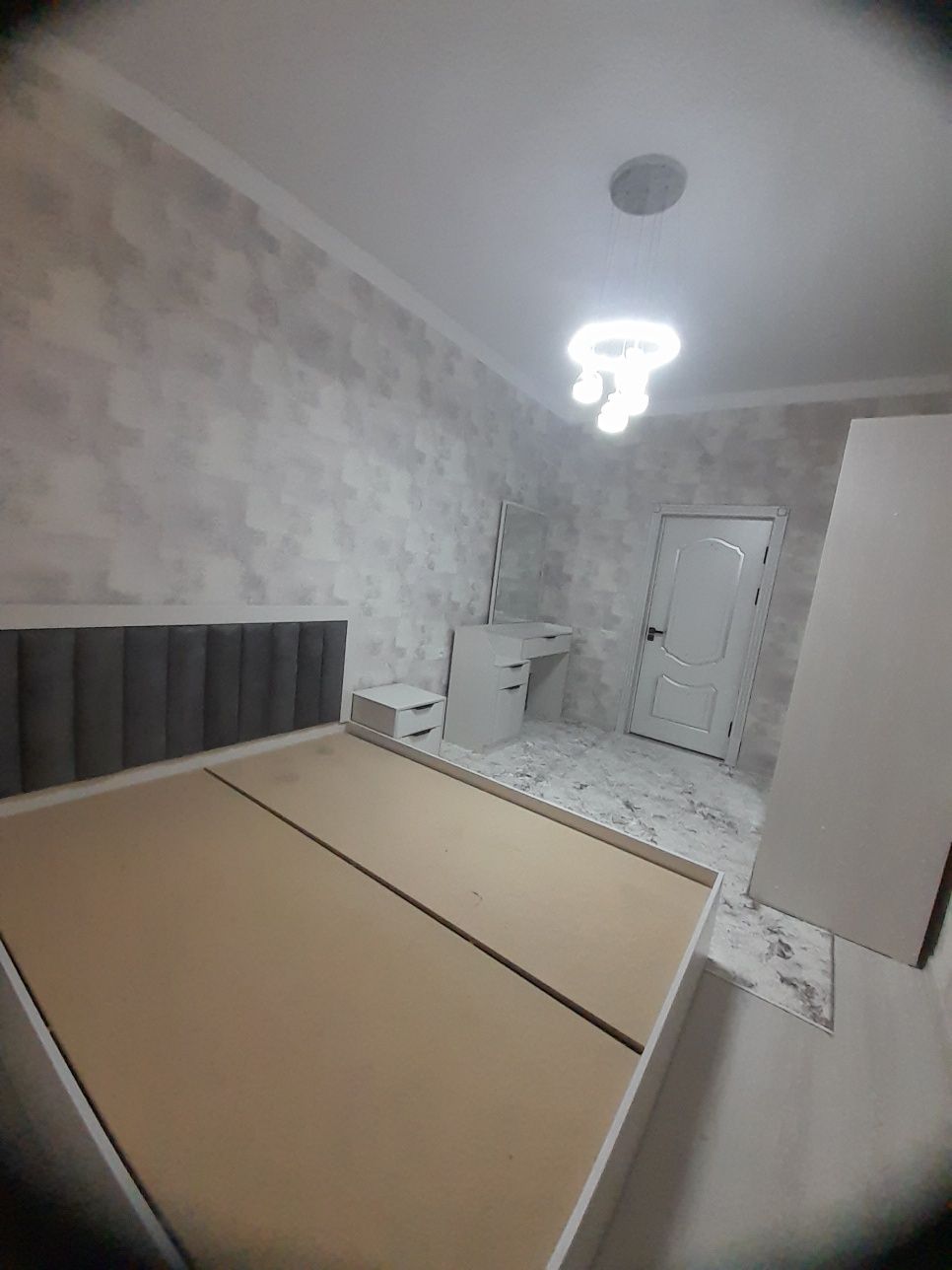 Urganch shahar 39 kollejni orqa tomonida 4 etaj domning 2etajida 3