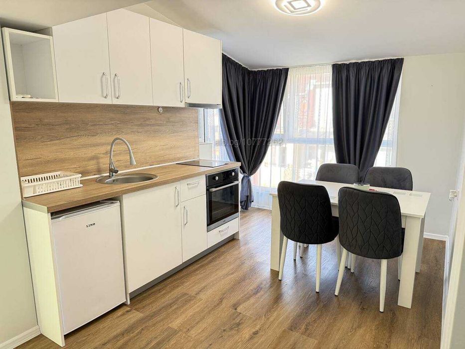 Тристаен апартамент под наем в ж.к. Възраждане