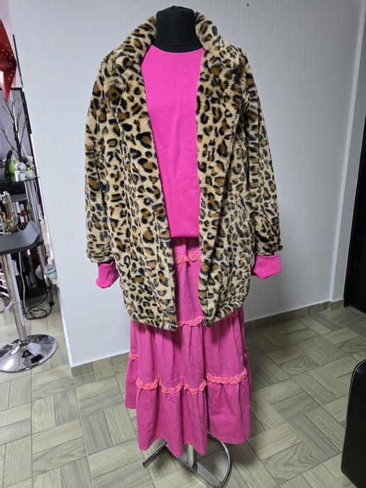 Hoodie fucsia, model din bumbac premium;