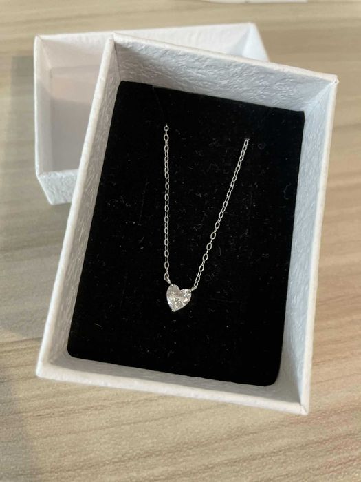 Сребърно колие Сърце с камъчета от цирконий