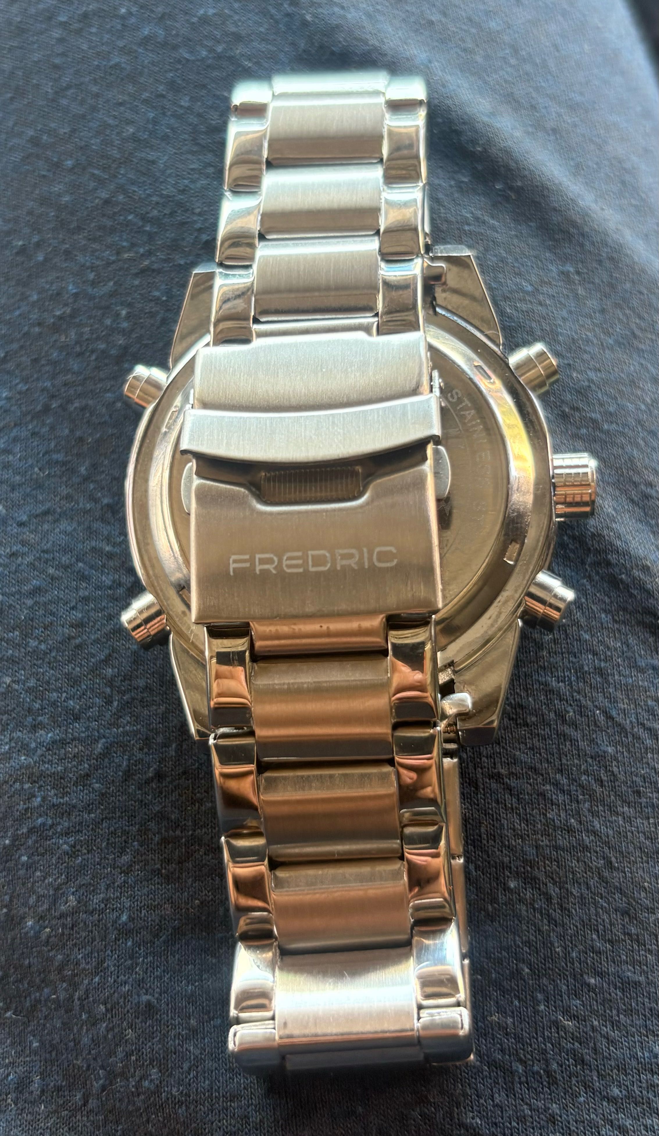 Часовник FREDRIC