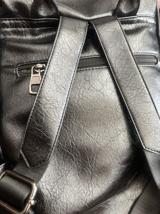 Черна раница от ест кожа .Нова