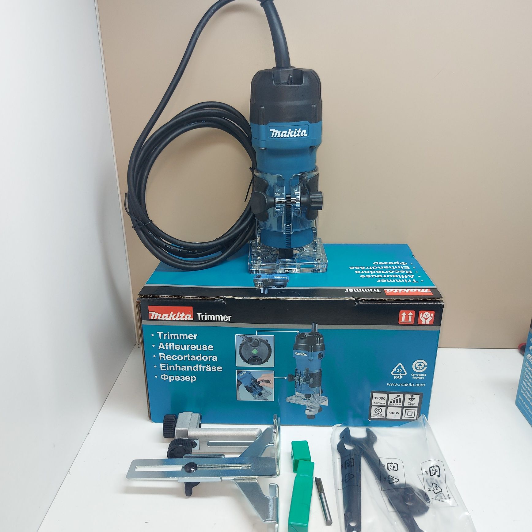 Оберфреза Makita 3711 530W 6мм