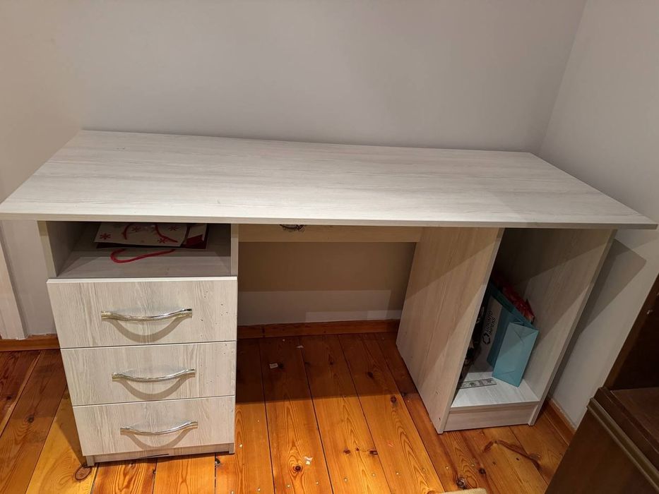 Детский письменный стол б/у